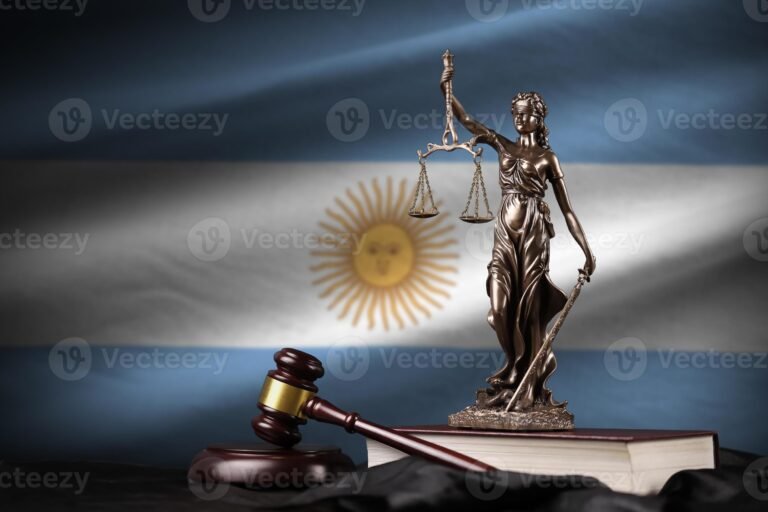 Cuál es la Pena Por Hurto Sin Antecedentes En Argentina 10 justicia argentina con balanza y martillo