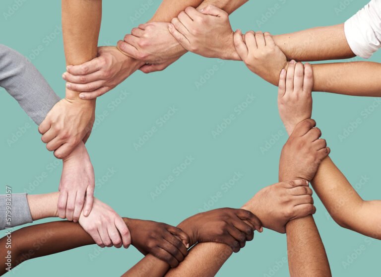 El Programa Acompañar es Compatible Con Potenciar Trabajo 25 manos apoyandose mutuamente en colaboracion