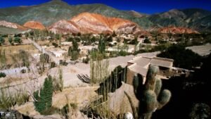 paisaje con comunidades indigenas del norte argentino