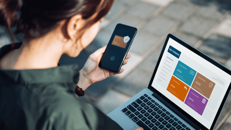 persona pagando factura telefono movil argentina