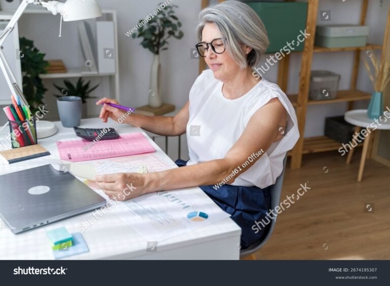 Cuánto demora el reintegro del IVA y cómo puedo agilizarlo 25 persona revisando documentos y calculadora financiera